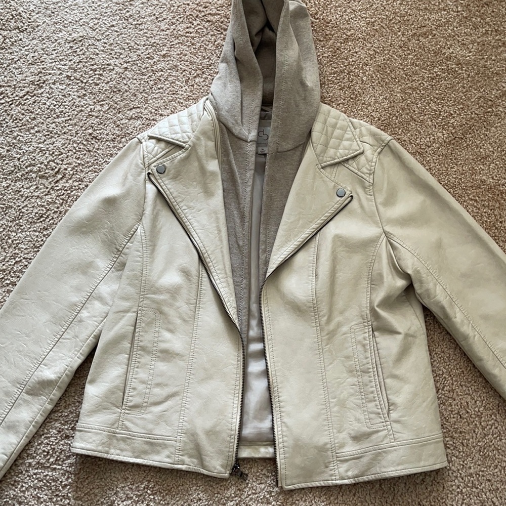 Removable hoodie in Vegan leather